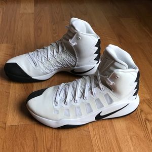 Nike Hyperdunk Zoom basketball shoes - men’s 10